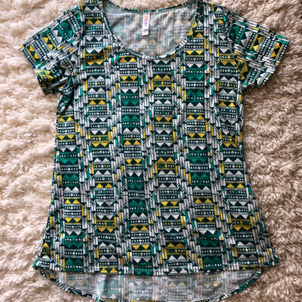 Lularoe Classic Tee small